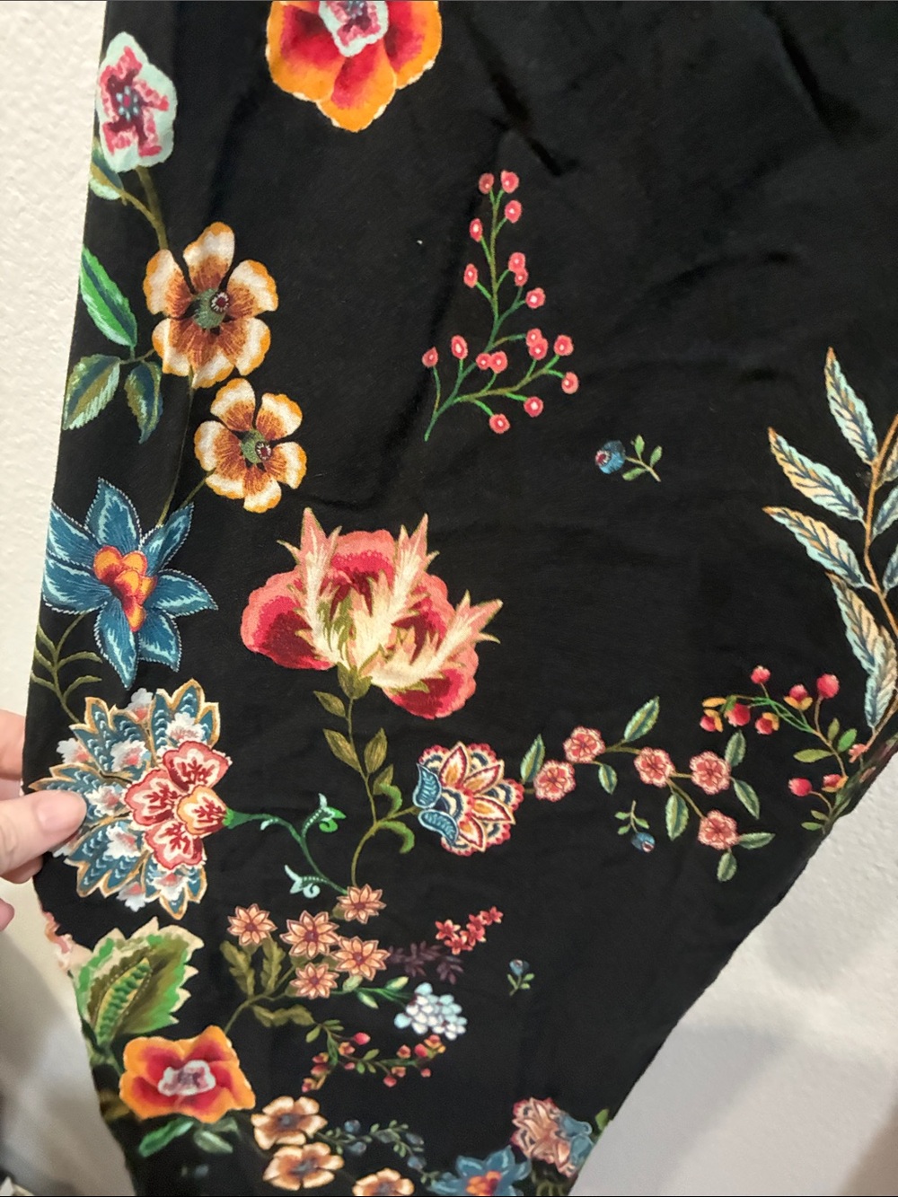 Johnny Was Black Floral Embroidered Drawstring Pants - Picture 5 of 8